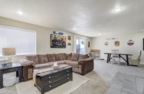 Fountain House | The Cozy Oak - Modern Basement Apartment