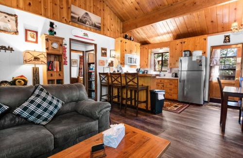Big Bear Lake House | The Cuddle Inn - True feeling of a great cabin! Beautiful and homey! Walking distance to the lake!