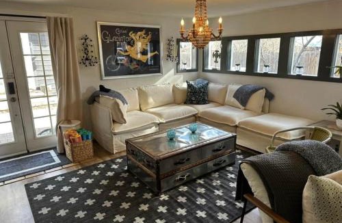 Hailey Bed & Breakfast | The Dandelion SV-Drift. B&B, Reimagined