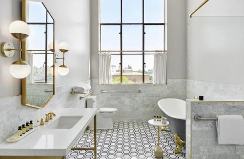 Visalia Hotel | The Darling