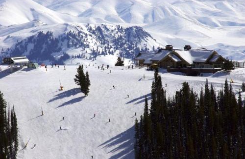 Warm Springs House | The Fields - 110 is a Cozy Mountain Condo with Access to Everything - Community Hot Tub