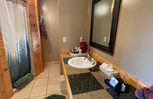 Ashton Hotel | The Fishing Bear Lodge