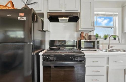 Custer House | The Fluffy Cow - BRAND NEW 1 BD CABIN