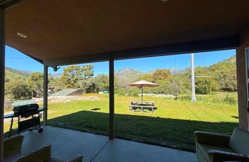 Three Rivers House | The Gathering Spot-6 miles from Sequoia Nlt'l Park