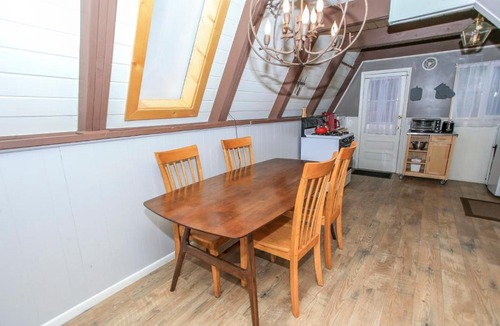 Moonridge House | The Getaway - Amazing and cozy escape! With beautiful views of the Bear Mountain slopes!