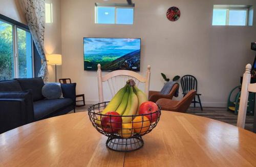 Encanto House | The Gregory: 2 Bed/1 Bath Guesthouse
