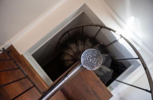 Georgetown House | The Grizzly Den