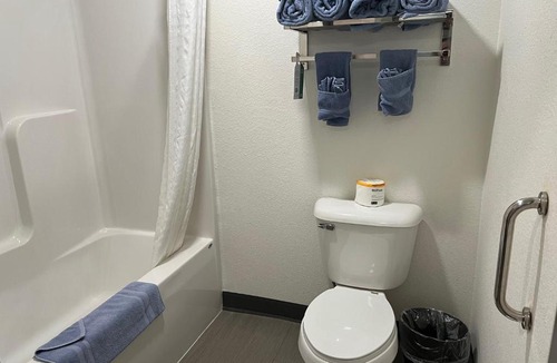 Eagle Grove Hotel | The Grove Inn and Suites