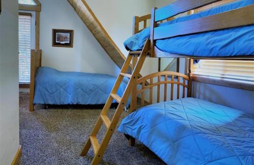Island Park Hostel | The Hideaway Hostel