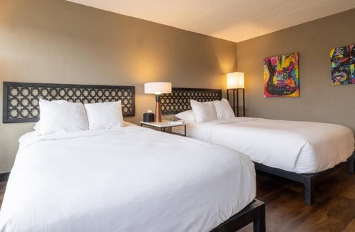 Iowa City Hotel | The Highlander Hotel, Ascend Hotel Collection