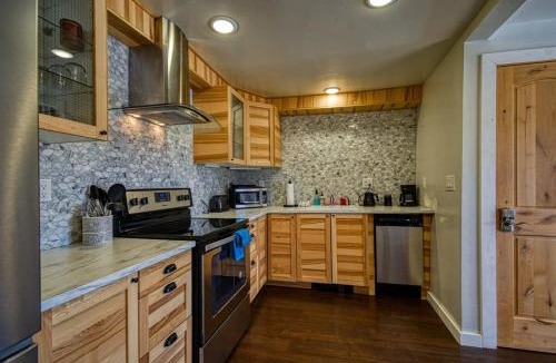 Leadville House | The Hilltop Haven 2bd Suite and Pet Friendly