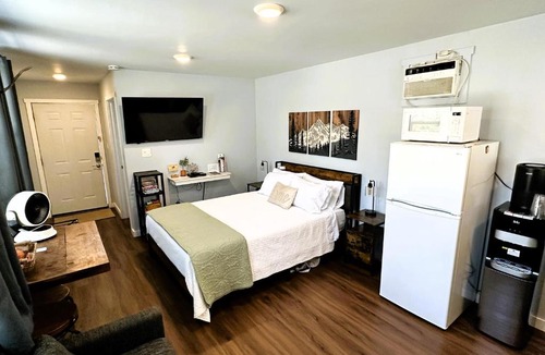 Three Rivers House | The Hut at Deer Hollow