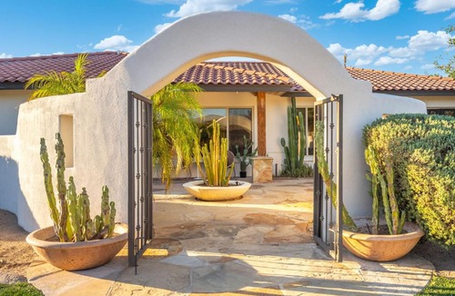 Village Grove House | The Iconic Granada Grotto Social Retreat