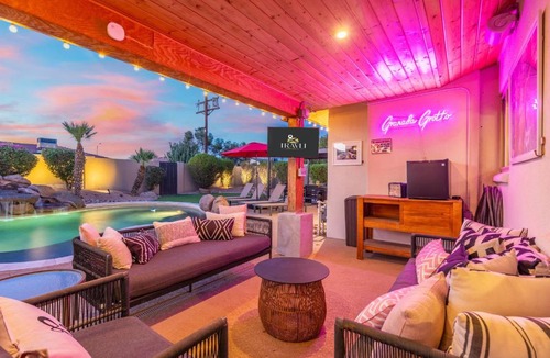 Village Grove House | The Iconic Granada Grotto Social Retreat
