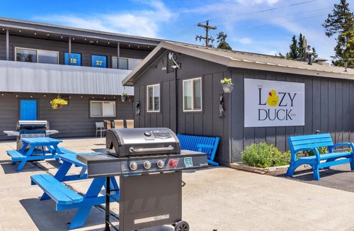 West Yellowstone Hotel | The Lazy Duck Inn