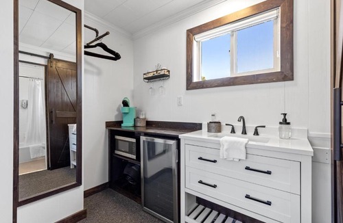 West Yellowstone Hotel | The Lazy Duck Inn