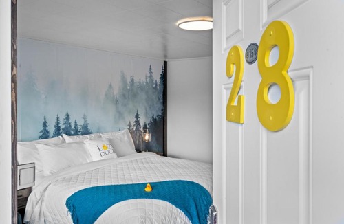 West Yellowstone Hotel | The Lazy Duck Inn