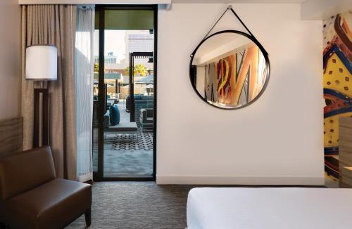 Las Vegas Strip Resort | The LINQ Hotel & Casino, A Caesars Destination