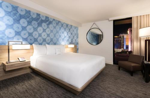 Las Vegas Strip Resort | The LINQ Hotel & Casino, A Caesars Destination