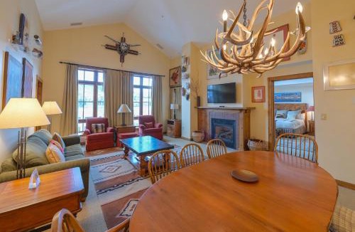 Mount Crested Butte Resort | The Lodge at Mountaineer Square, A Vail Resorts Property