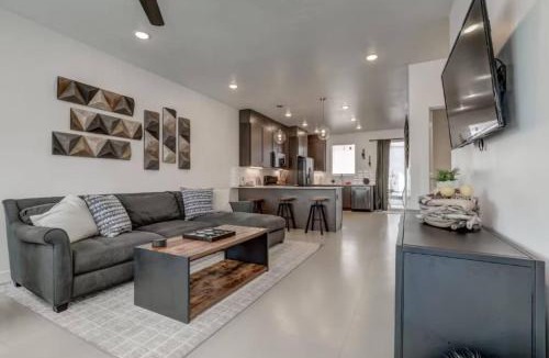 St. George House | The Lofts 17 Townhome Pool Resort, Poolside and Hot tub