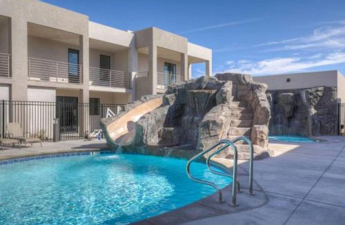 St. George House | The Lofts 17 Townhome Pool Resort, Poolside and Hot tub