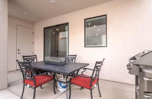 St. George House | The Lofts 17 Townhome Pool Resort, Poolside and Hot tub