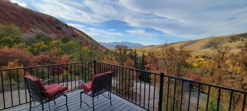Cache County House | The Lookout, a private off-grid cabin 2 bed