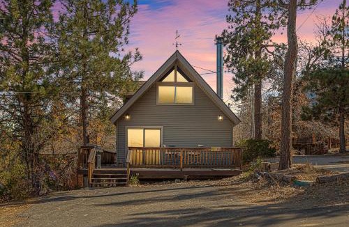 Big Bear Lake Ski Chalet | The Lounging Lodge near the Village!