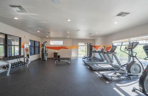 Tempe Apartment | The Luxe Lookout Balcony Pool Sleeps 4