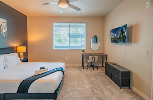 Tempe Apartment | The Luxe Lookout Balcony Pool Sleeps 4