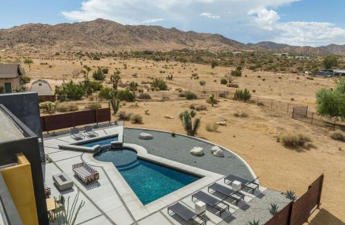 Yucca Valley House | The Monarch by Fieldtrip New Luxury Estate with Pool Spa Resort Amenities