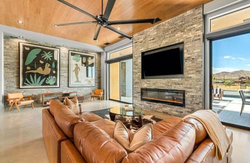 Yucca Valley House | The Monarch by Fieldtrip New Luxury Estate with Pool Spa Resort Amenities