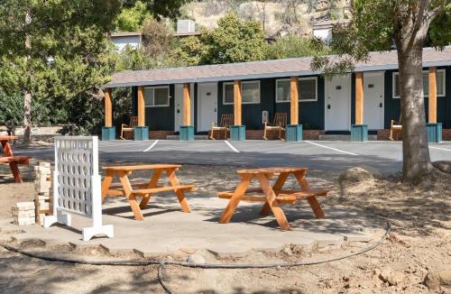 Three Rivers House | The Moro | Sequoia Motel RM3