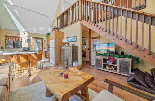 Upper Moonridge House | The Outdoors Inn