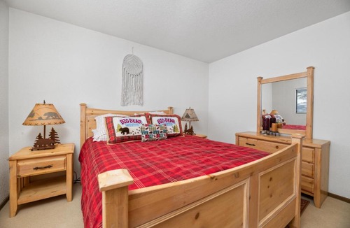 Upper Moonridge House | The Outdoors Inn