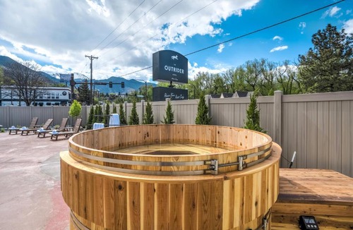 Manitou Springs Hotel | The Outrider Hotel
