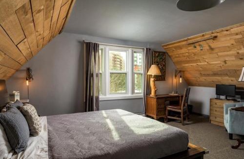 Five Points Bed & Breakfast | The Park Room - Queen Anne Bed & Breakfast