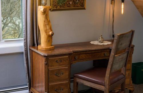 Five Points Bed & Breakfast | The Park Room - Queen Anne Bed & Breakfast