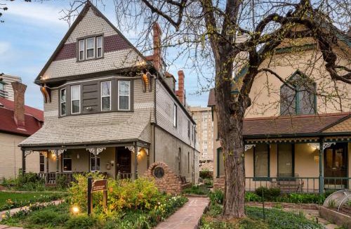 Five Points Bed & Breakfast | The Park Room - Queen Anne Bed & Breakfast