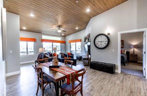 St. George Apartment | The Penthouse S402 condo