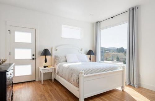 Philipsburg House | The Perch Rooftop Sky Lounge, Mountain Views
