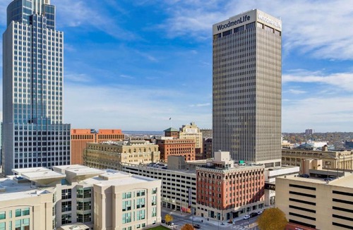 Downtown Omaha Hotel | The Peregrine Omaha Downtown Curio Collection By Hilton