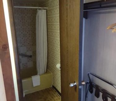 St. Maries Hotel | The Pines Motel