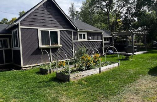 Bozeman House | The Purple Palace - Historic Downtown BZN