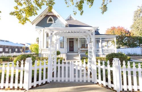 Winters Villa | The Queen On Main