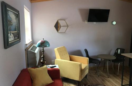 Coram Apartment | The Red Station Apartment #1