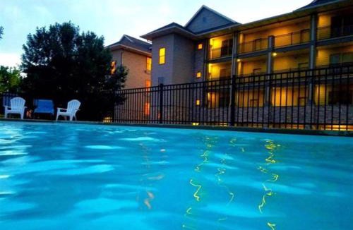 Arnolds Park Apartment | The Retreats at Stone Fountain