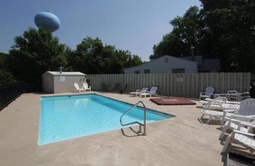 Arnolds Park Apartment | The Retreats at Stone Fountain