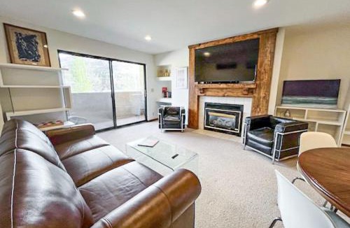 Avon Apartment | The Seasons at Avon 208